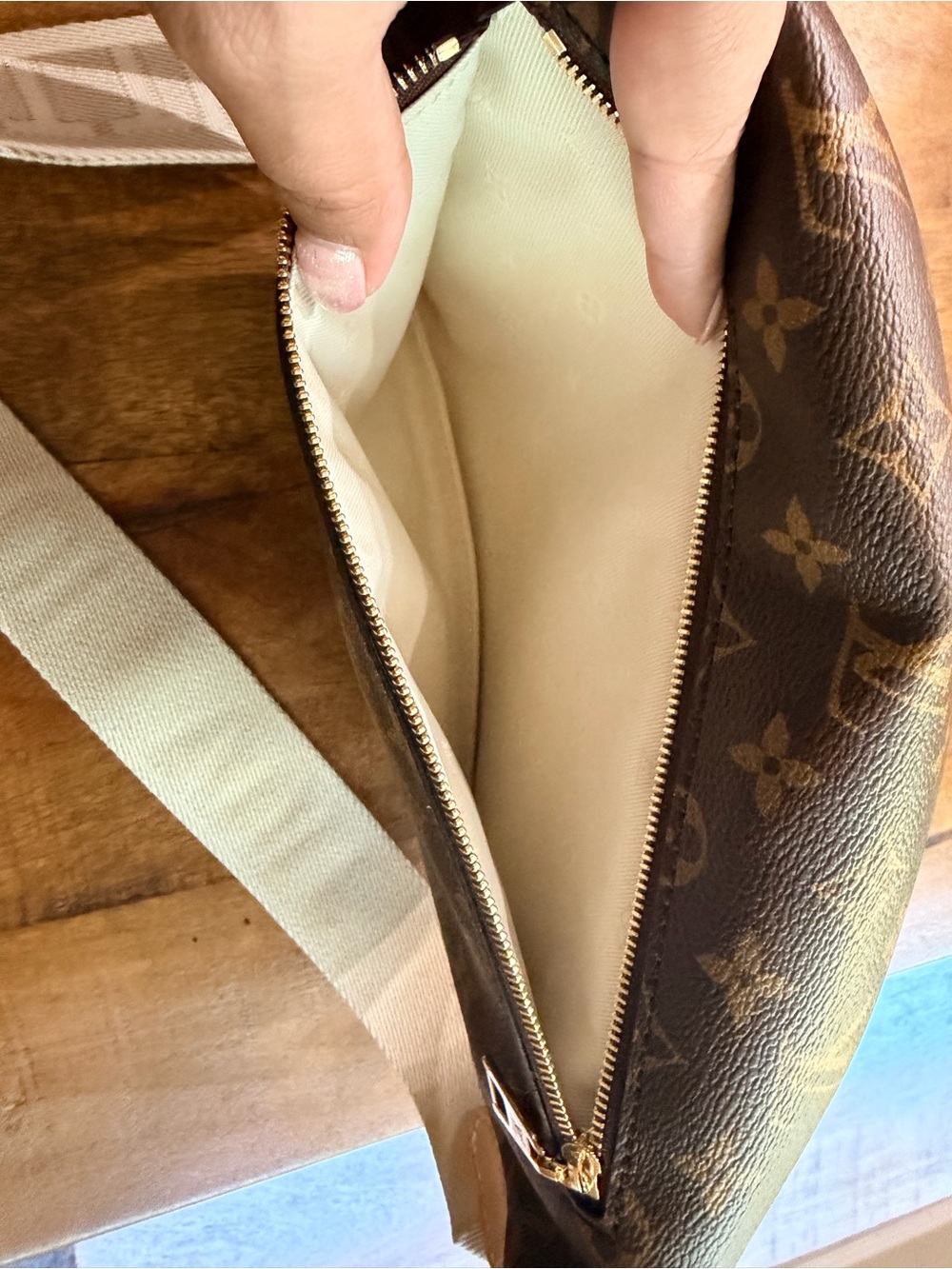 Louis Vuitton High Rise bumbag Monogram Canvas with Crossbody Adjustable Strap - Picture 7 of 10